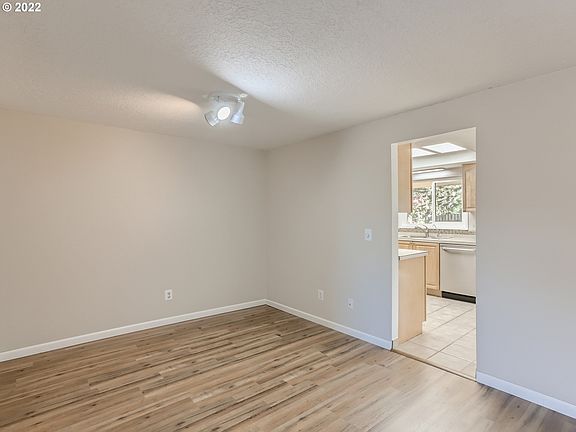 5th image of 365 S Dogwood Dr