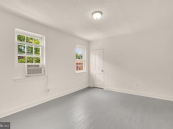 5th image of 1105 16th St NE