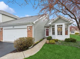 1917 Waverly Cir, Saint Charles, IL 60174