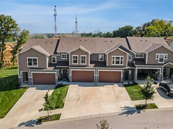 7301 Aaron St, Parkville, MO 64152