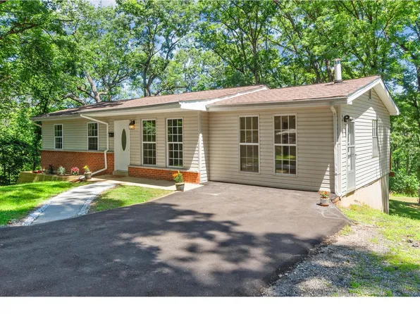 3300 Williams Dr, Fenton, MO 63026