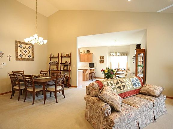 3rd image of 1610 SE Holiday Crest Cir