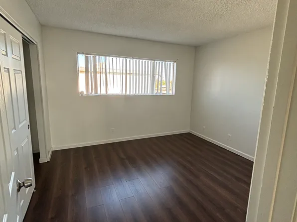 175 N 19th Ave APT 1, Lemoore, CA 93245