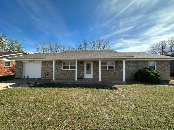 918 S Santa Fe St, Mooreland, OK 73852