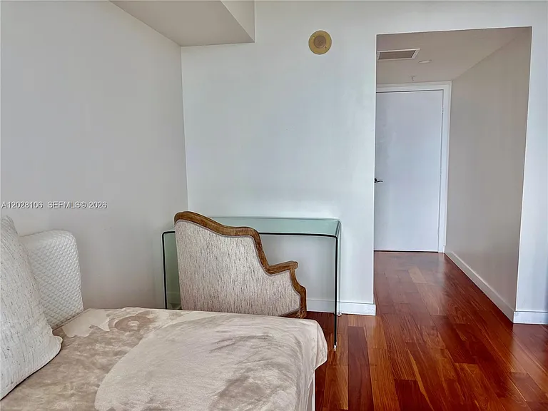 1800 N Bayshore Dr #905 — Photo 25