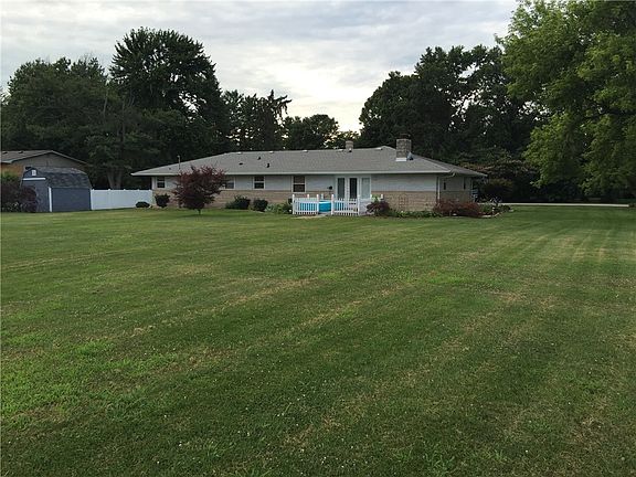 3rd image of 465 E Beechwood Ln