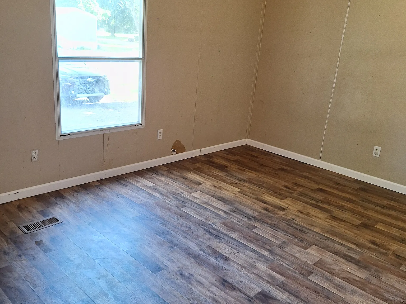 3 bed, 1280 sqft, $950 — Photo 4