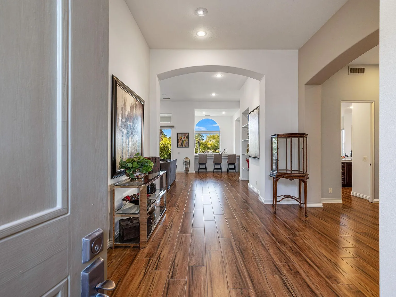 3 bed, 3.5 bath, 3513 sqft, $5,000 — Photo 4