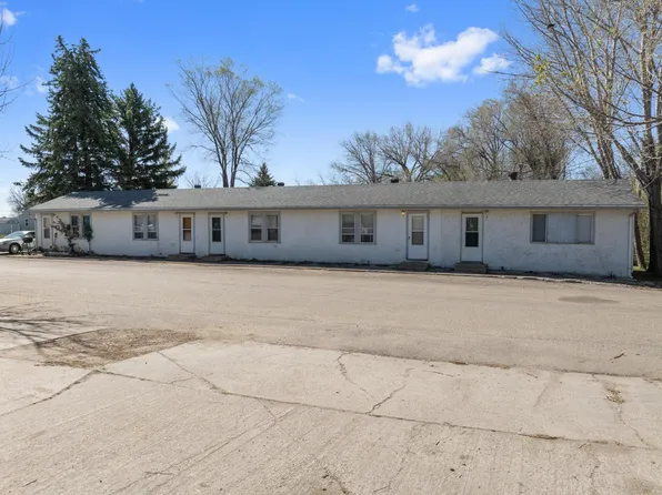 1000/1002 43rd St SE, Minot, ND 58701