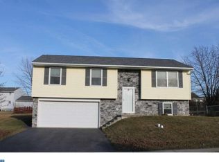 16 Abbey Ln, Newmanstown, PA 17073