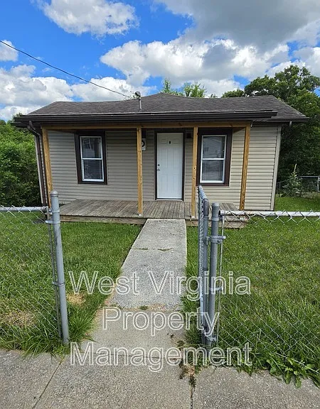 128 Dunn St — Photo 1