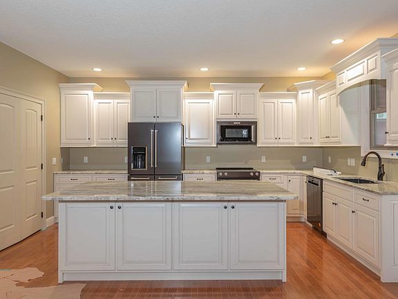 5th image of 35 Renwick Dr Lot 16