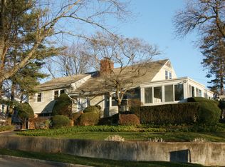 551 The Pkwy, Mamaroneck, NY 10543