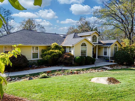 3rd image of 13762 Hillsdale Ct