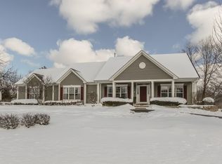 11 Hawthorn Grove Dr, Hawthorn Woods, IL 60047