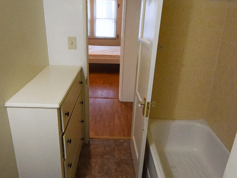 807 W. 30th St. — Photo 23