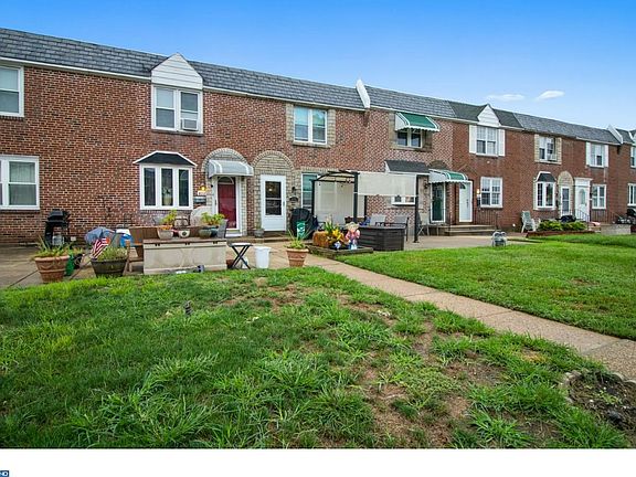 2nd image of 804 Oakwood Dr