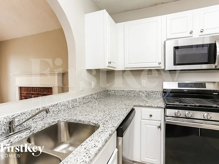 721 Peteywood Dr — Photo 6
