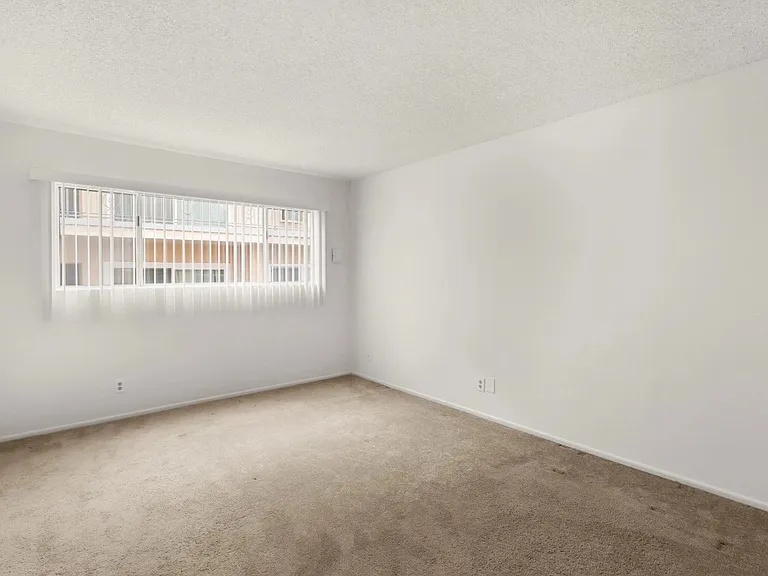11677-11683 Goshen Ave. Los Angeles CA 90049 — Photo 13