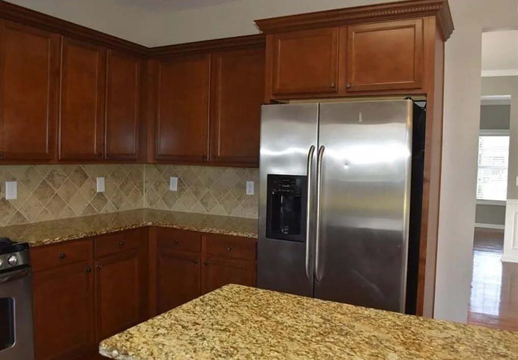 4 bed, 2.5 bath, 2883 sqft, $2,900 — Photo 4
