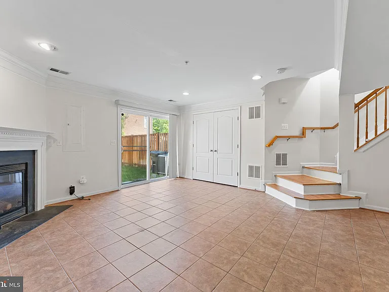 702 Anoosh Ct — Photo 5