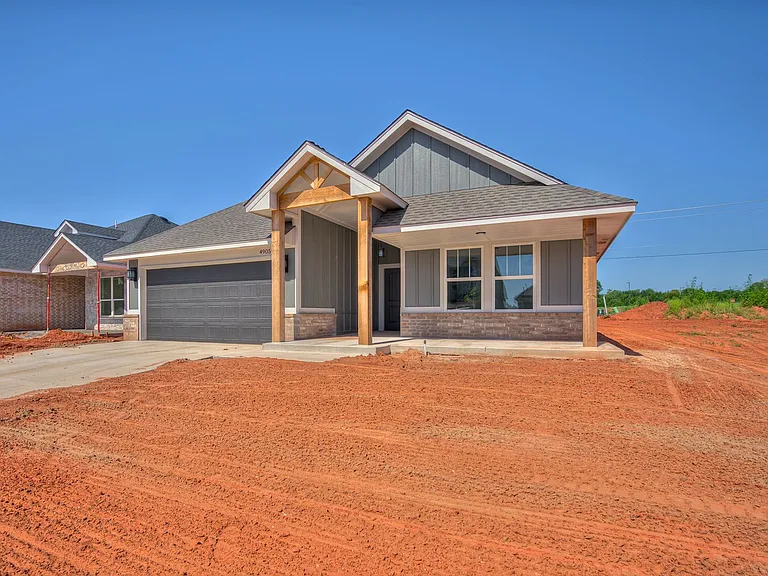 4905 Misty Wood Ln — Photo 1