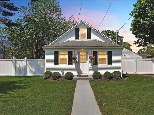 1240 Grundy Avenue, Holbrook, NY 11741