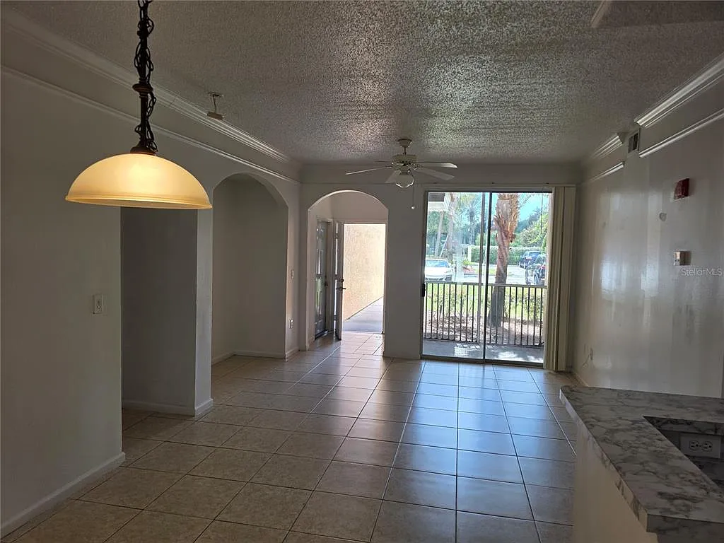 3 bed, 2.0 bath, 1344 sqft, $2,175 — Photo 4