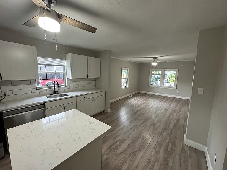 2402 Brasher Ave — Photo 13