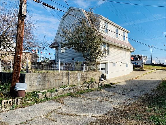 4th image of 2135 Parkhill Dr