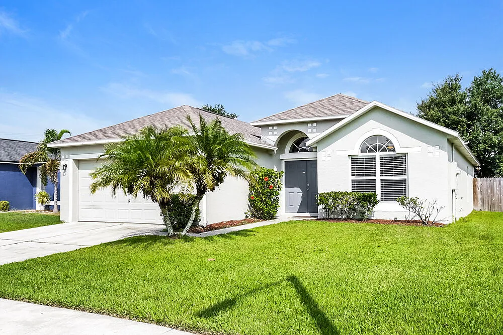 3 bed, 2.0 bath, 1645 sqft, $2,440 — Photo 3