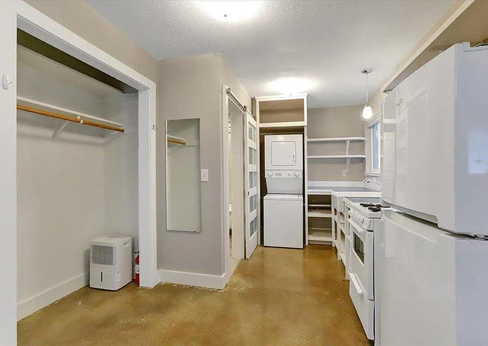 301 Woodpecker Ln