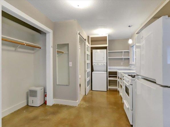 301 Woodpecker Ln