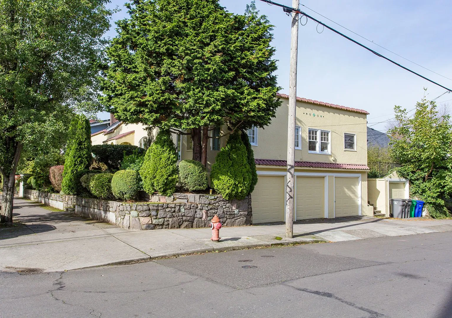 Stunning Vintage 1bed/1bath With Finished Basement! Gorgeous Arched Windows! — Photo 2
