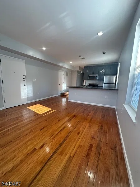3 bed, 1.0 bath, $2,300 — Photo 4