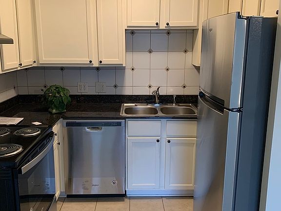 3rd image of 727 S Maple Ave APT 300