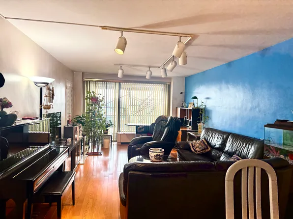 61-20 Grand Central Parkway image 3 of 19