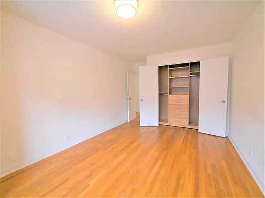 Rented by R New York | media 9