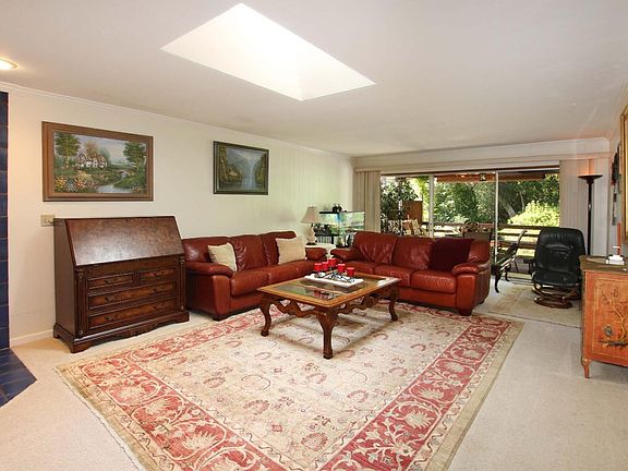 5th image of 261 Capelli Dr