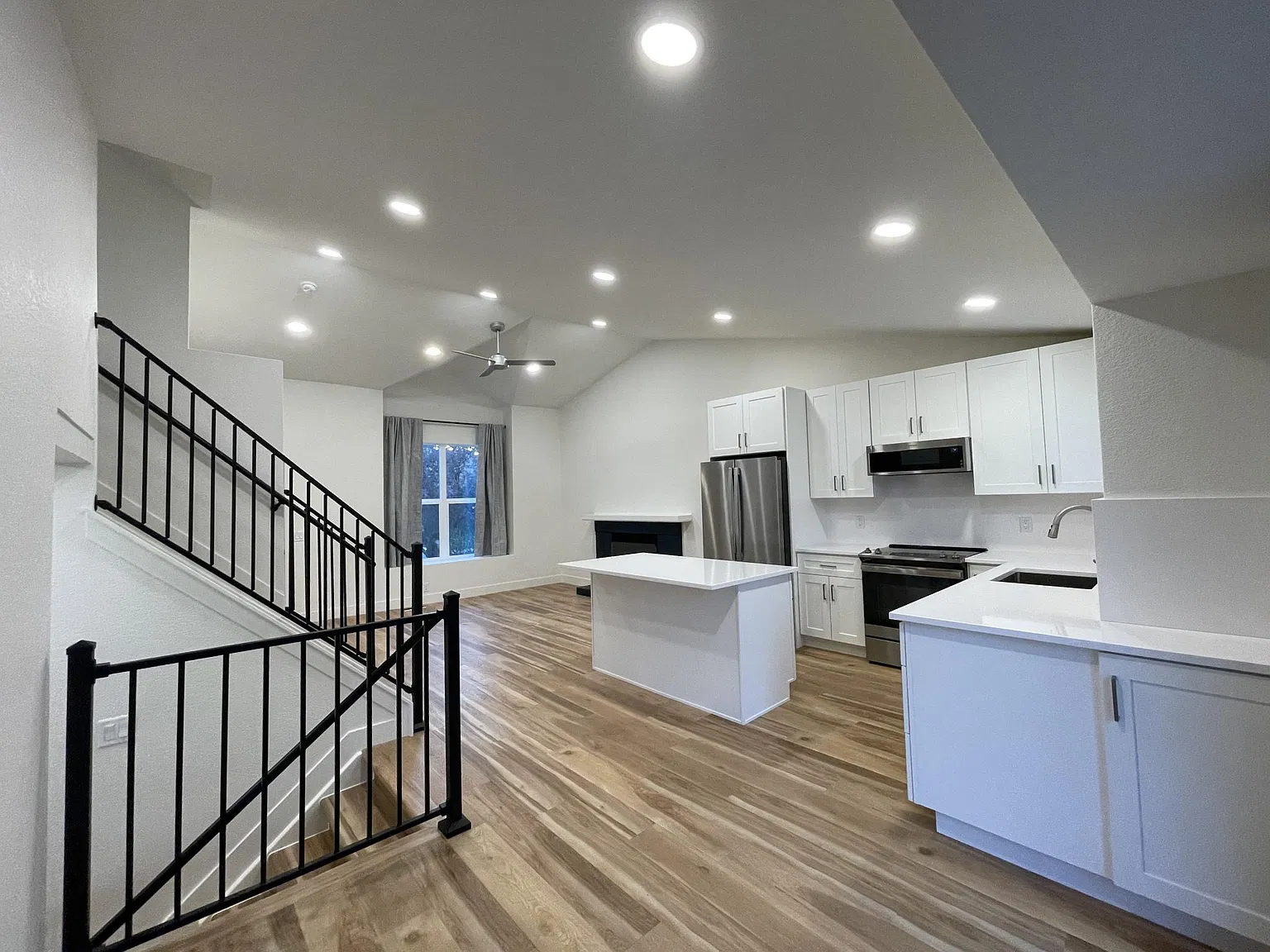 4 bed, 1562 sqft, $3,100 — Photo 2