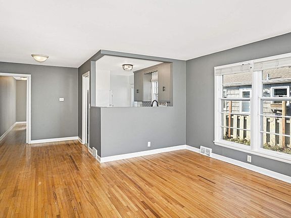 4th image of 1312 Oxford St #1310