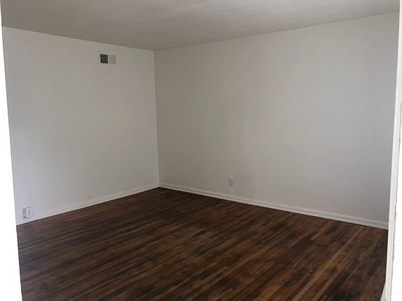 3rd image of 238 E 52nd St N