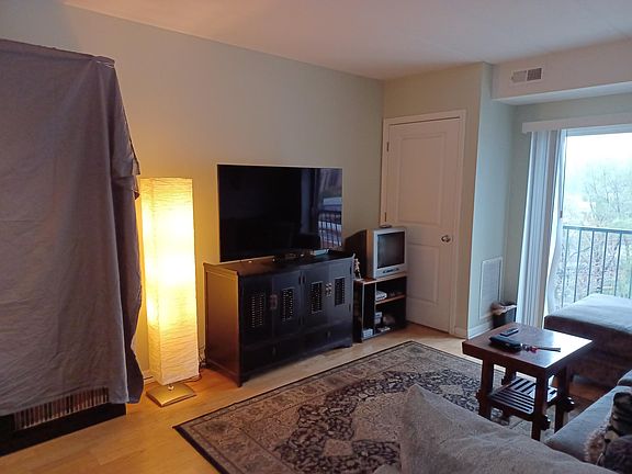 3rd image of 2272 S Archer Ave Unit 5B