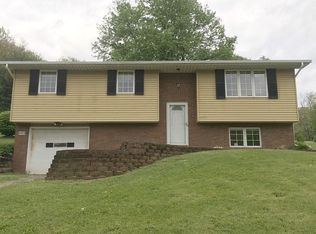 8909 N High St, Mineral City, OH 44656