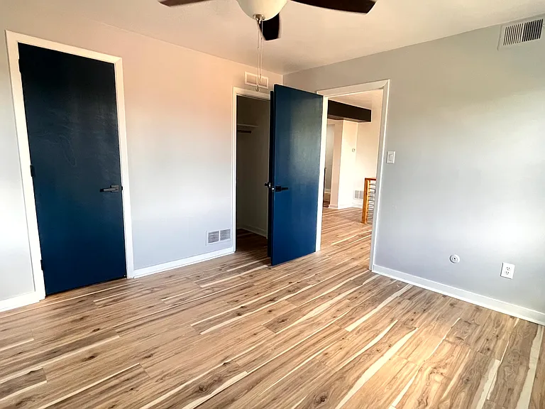 5737 Hobart St #1 — Photo 7
