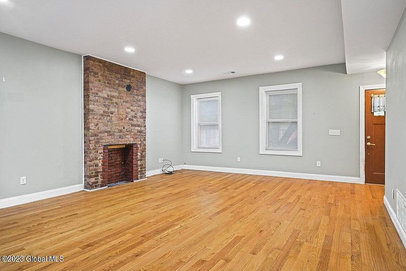 5th image of 49 Myrtle Avenue