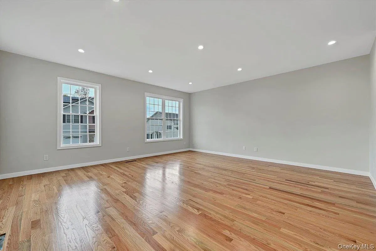 3 bed, 4.0 bath, 2550 sqft, $3,500 — Photo 3