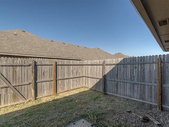 5th image of 927 SW 92nd St