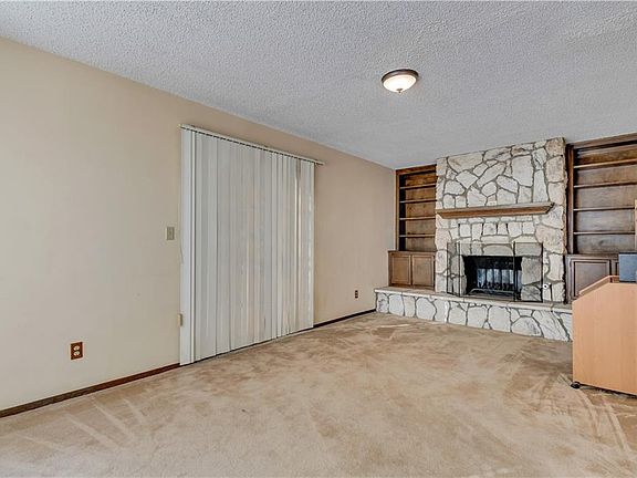 3rd image of 4761 Harcourt Dr
