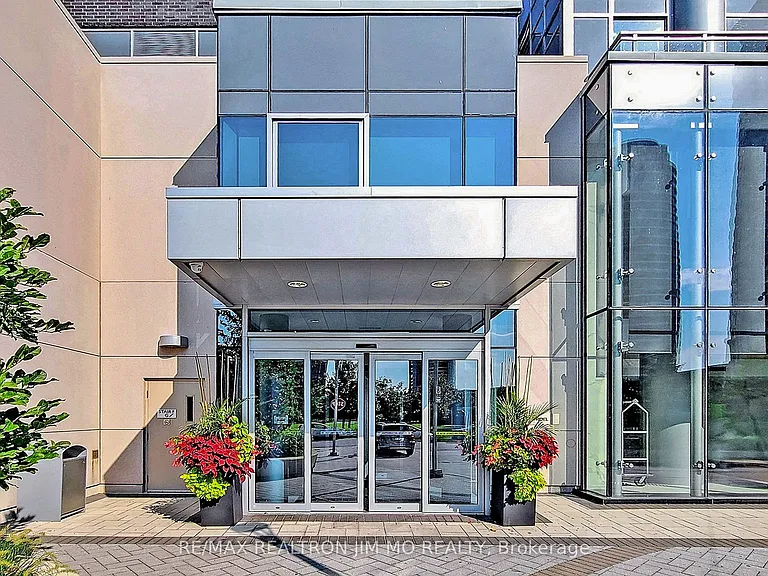 255 Village Green Sq #808 — Photo 4